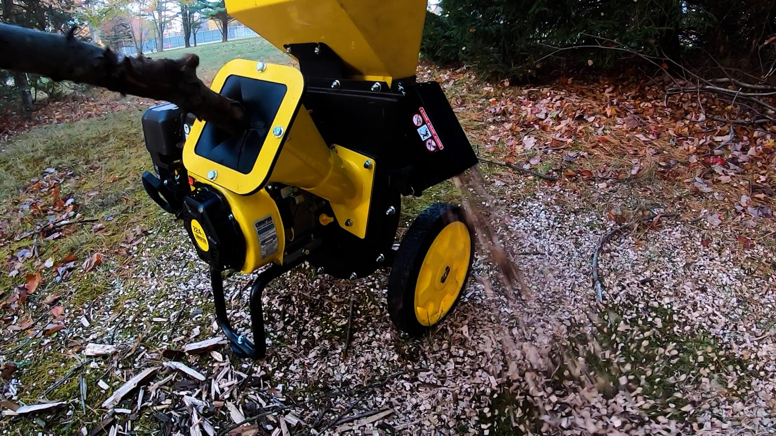 Champion 3Inch Portable ChipperShredder with Collection Bag 200905